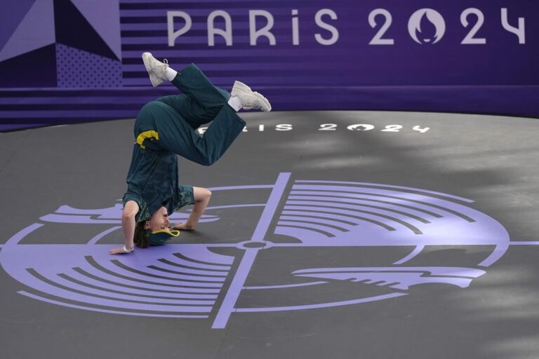 Le Comité olympique australien s'en prend aux critiques à l'encontre de la briseuse controversée Rachael Gunn
