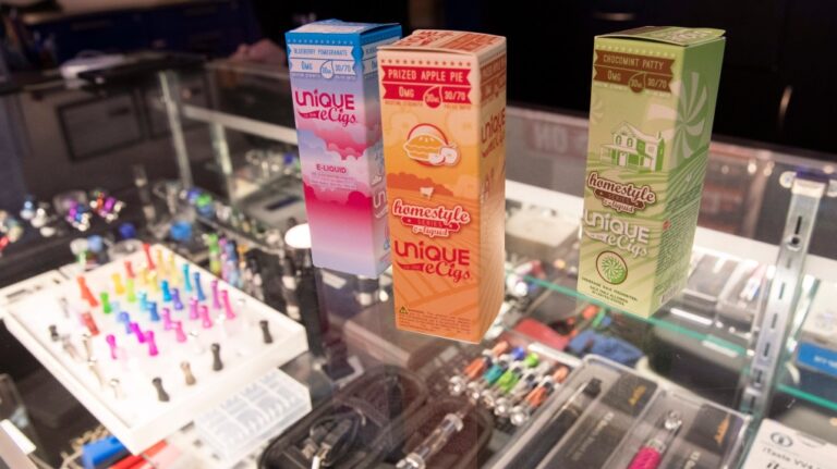 Le Conseil fédéral des dépanneurs demande que les produits de vapotage nécessitent un permis d'alcool au Québec