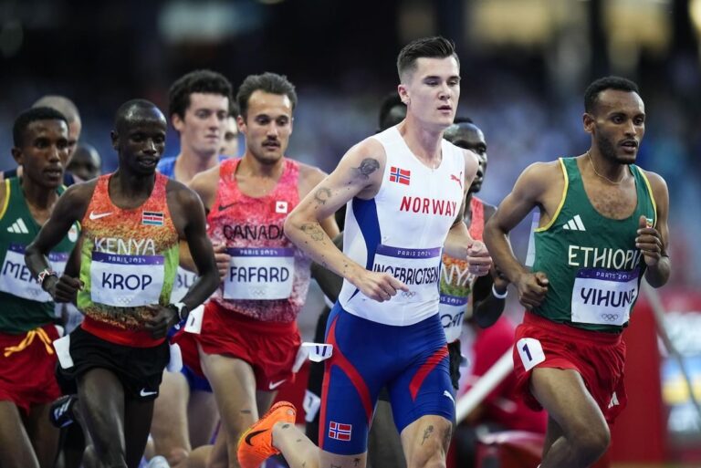 Le Norvégien Jakob Ingebrigtsen remporte le 5 000 mètres aux Jeux olympiques de Paris après avoir terminé quatrième au 1 500 mètres