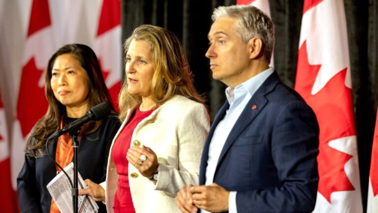 Le cabinet libéral a une « immense confiance » envers le premier ministre Trudeau malgré les sondages