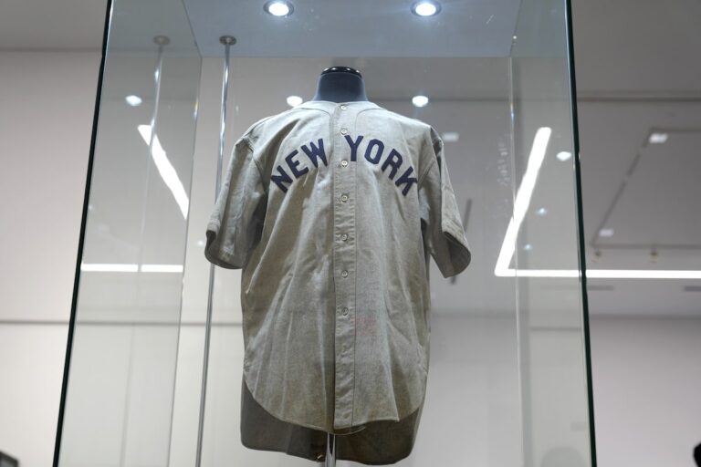 Le maillot de Babe Ruth, « Called Shot », vendu aux enchères pour plus de 24 millions de dollars