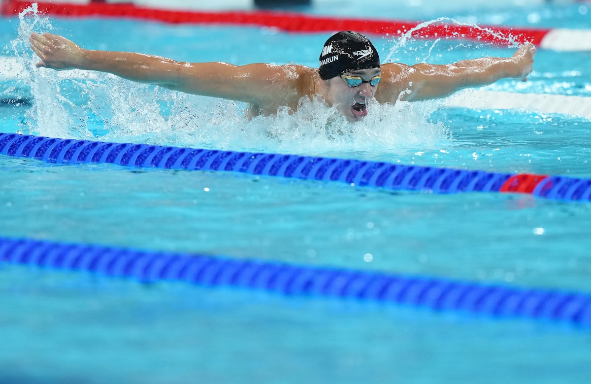Le nageur canadien Ilya Kharun remporte la médaille de bronze en finale du 200 mètres papillon masculin