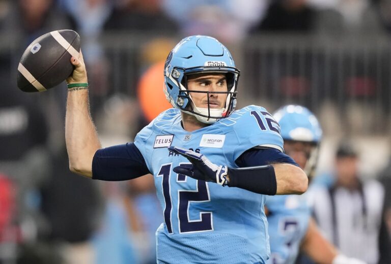 Le quart-arrière des Argos Kelly rencontre le commissaire de la LCF Ambrosie