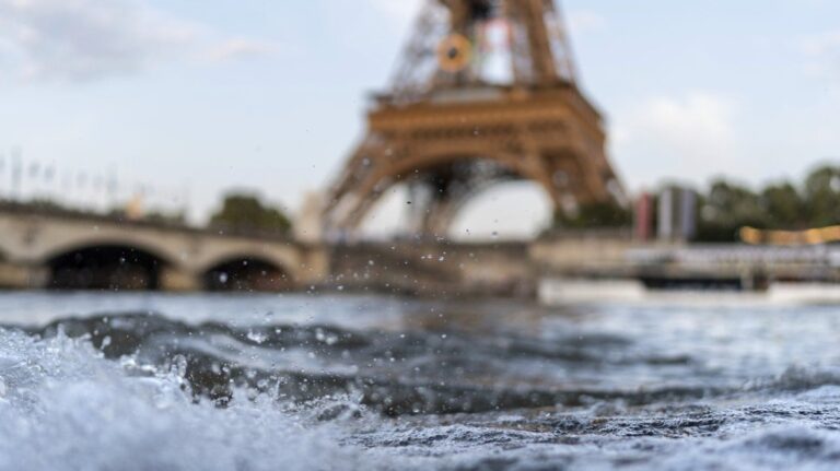 Waves crash along the banks of the Seine River in front of the Eiffel Tower during the 2024 Summer Olympics, Monday, July 29, 2024, in Paris. (AP Photo/David Goldman)