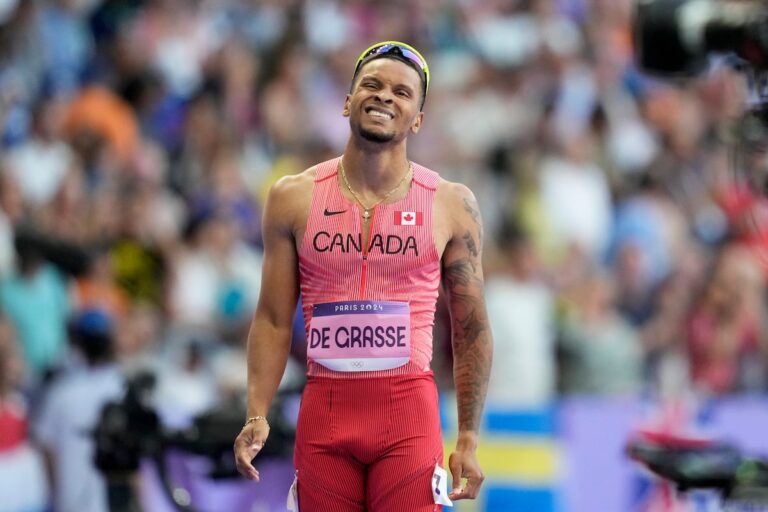 Le tenant du titre André De Grasse se qualifie pour les demi-finales olympiques du 200 mètres masculin