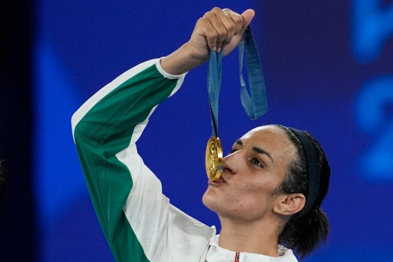 L'entraîneur de la boxeuse algérienne Imane Khelif affirme que les critiques « ont ignoré ses compétences techniques » alors qu'elle a remporté l'or olympique à Paris