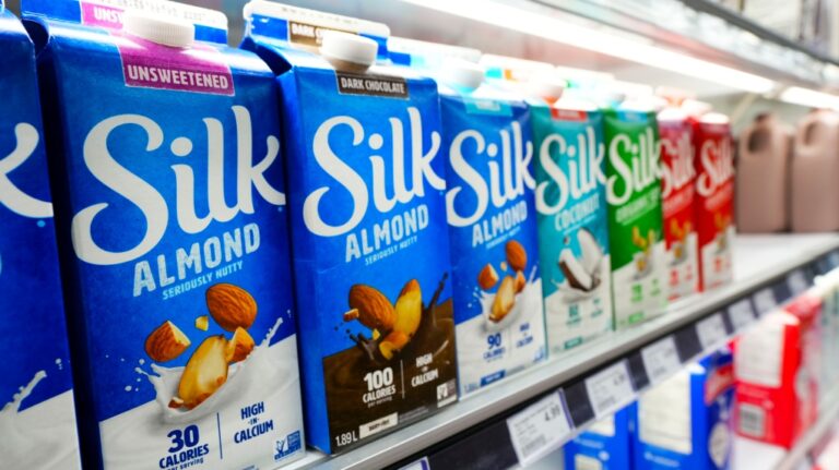 L'épidémie de Listeria liée aux laits végétaux semble ralentir, selon l'ASPC