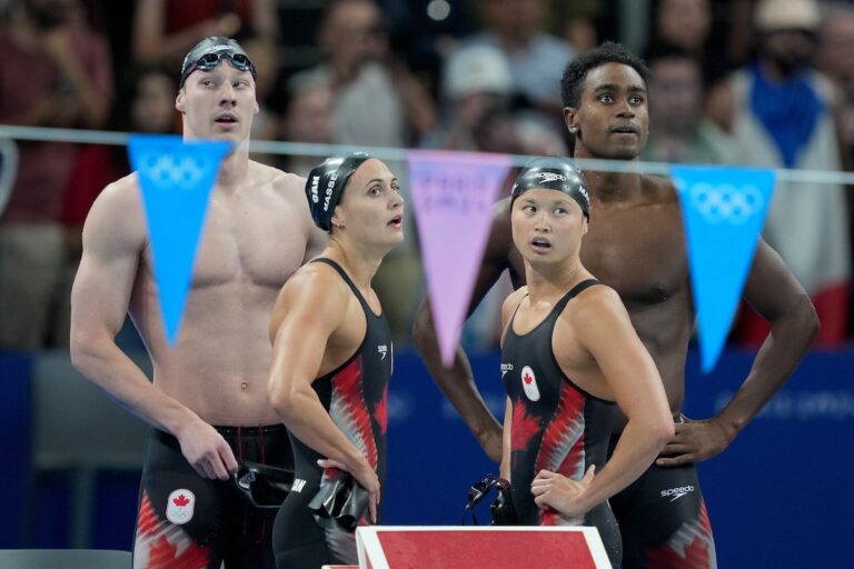 L'équipe canadienne n'a pas réussi à monter sur le podium au relais mixte 4x100 mètres, les États-Unis remportent l'or avec un record du monde