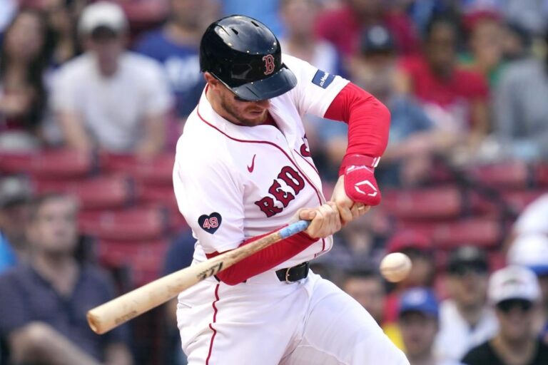 Les Blue Jays ont battu les Red Sox 4-1 grâce à Danny Jansen qui apparaît des deux côtés de la feuille de match pour une première en MLB