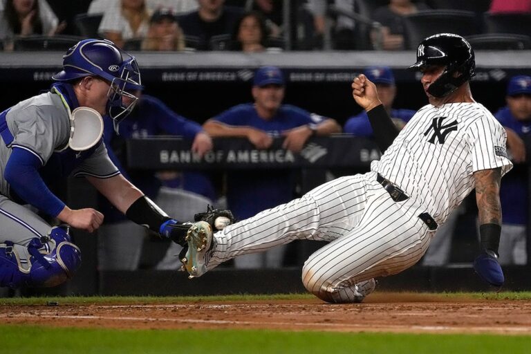 Les Blue Jays ont battu les Yankees 8-5, surmontant le 40e coup de circuit de Judge alors que Torres a retiré son bâton après 3 manches