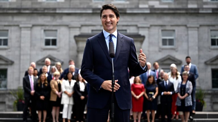 Les Canadiens veulent-ils un remaniement ministériel ? Un sondage révèle que l'opinion des Canadiens sur le gouvernement est partagée