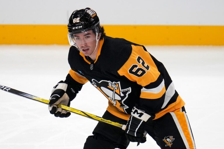 Les Jets cèdent les droits de McGroarty aux Penguins pour Yager dans le cadre d'un échange de prospects