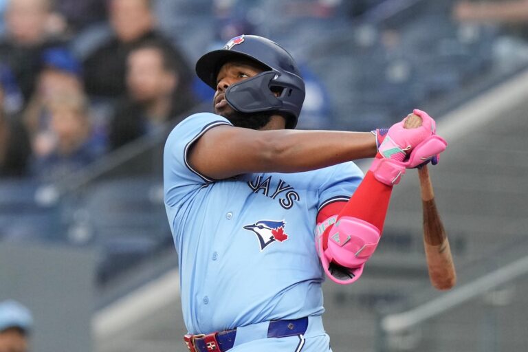 Les Reds marquent quatre points en sixième manche et s'imposent 6-3 face aux Blue Jays