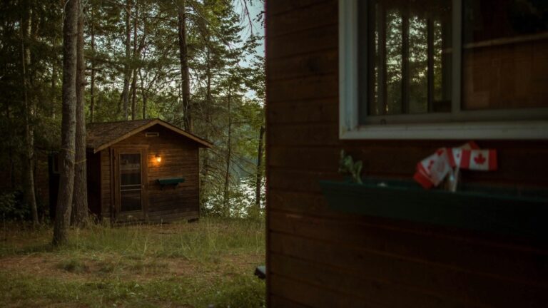 « Les acheteurs sont aux commandes » : c'est le bon moment pour acheter un chalet au Canada, disent les experts
