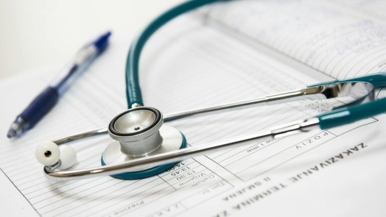 Les cas de coqueluche sont en hausse. Les médecins expliquent les symptômes