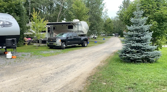 Les coûts des escapades de week-end prolongé continuent d'augmenter