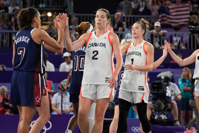Les équipes canadiennes de basketball tirent des leçons des Jeux olympiques de Paris, sans remporter de médailles