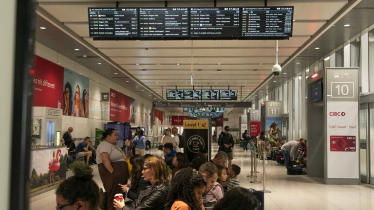 Les perturbations sur les principales lignes de transport de banlieue se poursuivent en raison du conflit du travail dans les chemins de fer