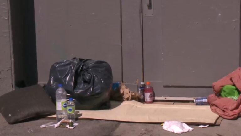 Les résidents de Côte-des-Neiges et les sans-abri cherchent des solutions à la population croissante de sans-abri