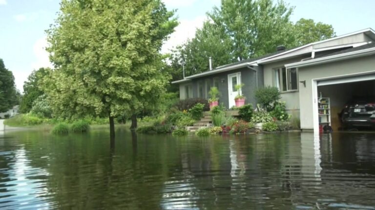 Les résidents de l'Île Bizard confrontés à la réalité de l'assurance et du nettoyage une semaine après la tempête tropicale Debby