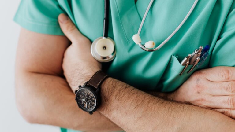 Les soins de santé primaires s'effondrent, alors que près de 180 000 Néo-Brunswickois sont sans prestataire de soins, selon une société médicale