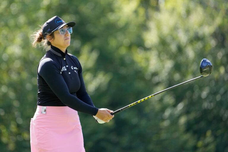 Marina Alex joue sans boguey au TPC Boston et mène le championnat inaugural FM