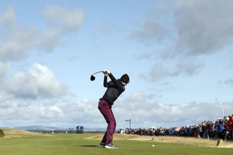 Nelly Korda retrouve sa forme dominante et mène l'Open britannique féminin avec trois coups d'avance sur la terre du golf