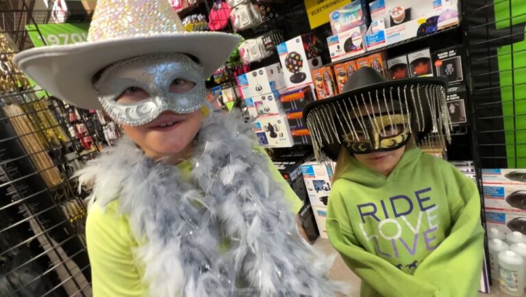 « Nous ne célébrons pas la rentrée scolaire, nous célébrons Halloween » : une famille d'Ottawa célèbre les vacances plus tôt que prévu