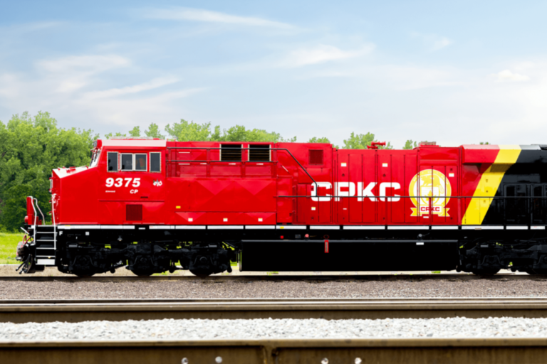 Ottawa intervient dans le conflit ferroviaire canadien en ordonnant un arbitrage