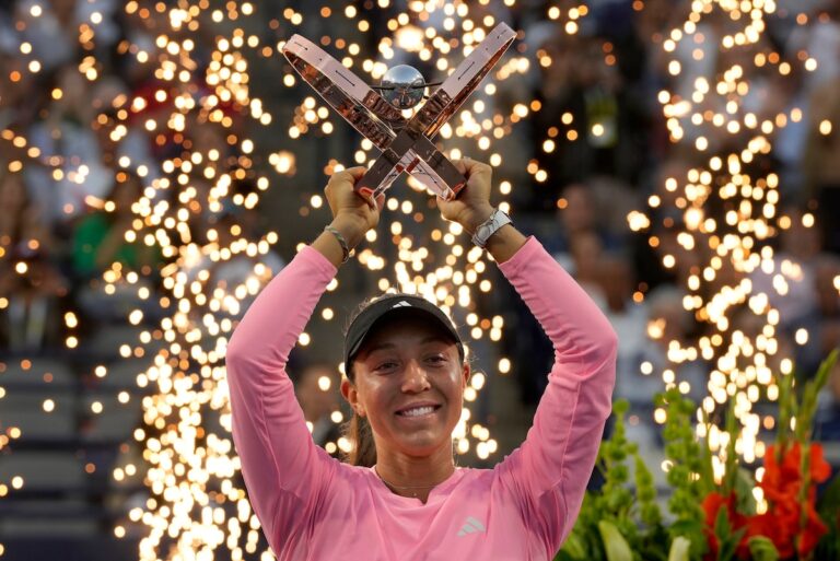 Pegula bat Anisimova et remporte son deuxième titre consécutif à l'Open Banque Nationale féminin