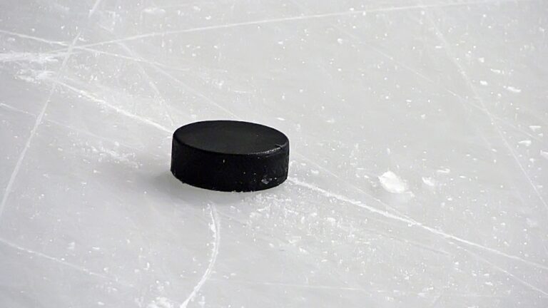 Pourquoi une équipe de hockey mineur de Cambridge, en Ontario, se joint à une ligue indépendante