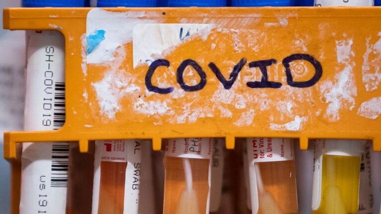 Poussée estivale : quelle est la gravité de la COVID-19 au Canada? Et que faut-il faire?