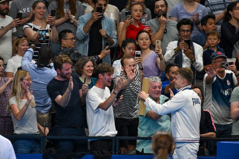 Quand Léon Marchand nage, presque toute la France regarde – même les fans des autres épreuves olympiques