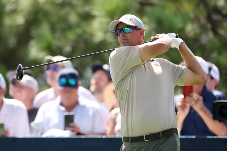 Scott prend trois coups d'avance dans l'espoir d'accéder à la finale de la FedEx Cup