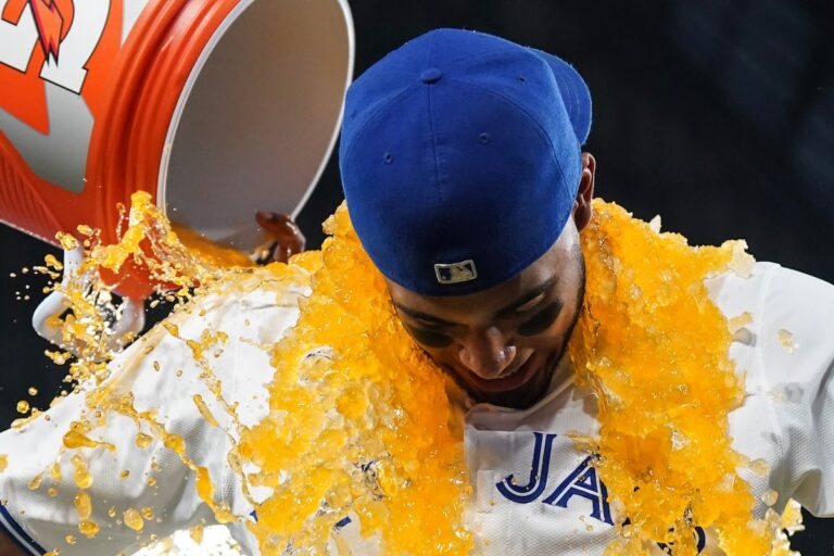 Springer aide les Blue Jays, heureux de leurs circuits, à vaincre les Reds 10-3