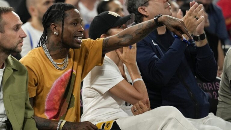 Travis Scott est libéré de sa garde à vue après son arrestation suite à une altercation dans un hôtel parisien