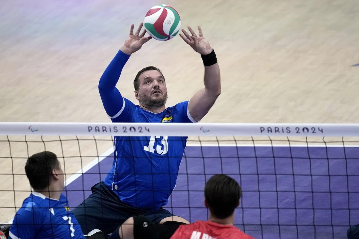 Un athlète paralympique ukrainien a quitté le front pour concourir à Paris. Il pense à son peloton en « enfer »