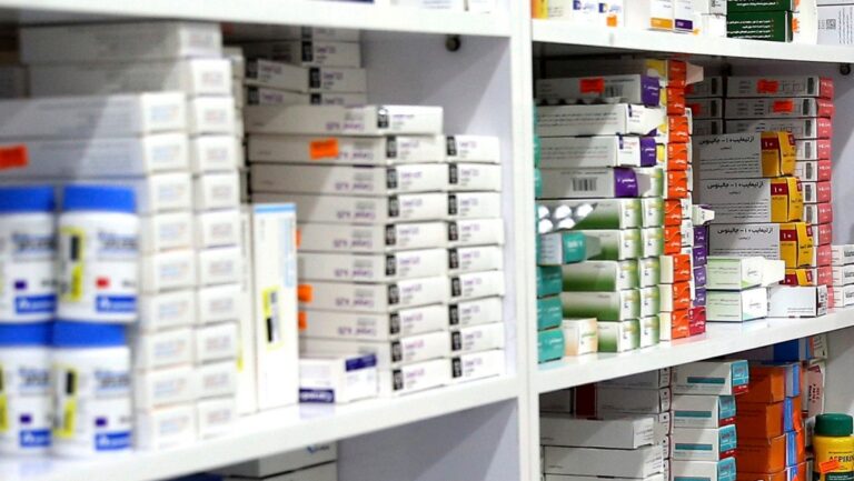 Un pharmacien de la Colombie-Britannique a donné des « ordonnances non autorisées » à une famille, selon un collège
