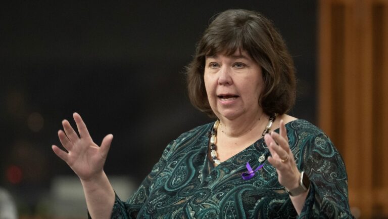 Une députée libérale regrette la « détresse » causée aux témoins qui ont quitté la réunion en larmes