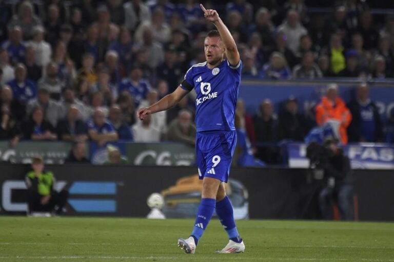 Vardy marque pour son retour en Premier League et Leicester tient Tottenham en échec 1-1