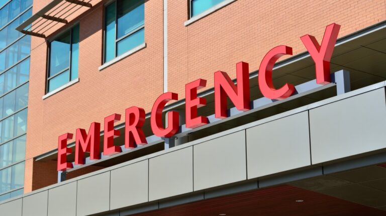 Votre visite aux urgences prend plus de temps chaque année : rapport