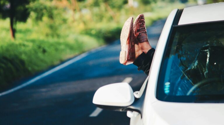 Vous envisagez de louer une voiture, une maison ou une piscine via une application ? Voici ce que vous devez savoir