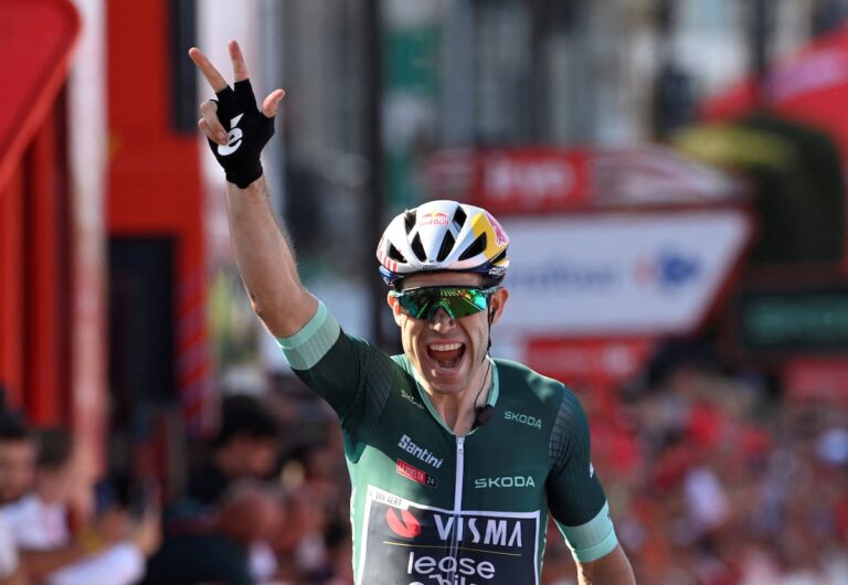 Wout van Aert remporte sa troisième étape espagnole de la Vuelta cette année, Ben O'Connor conservant la tête du classement général