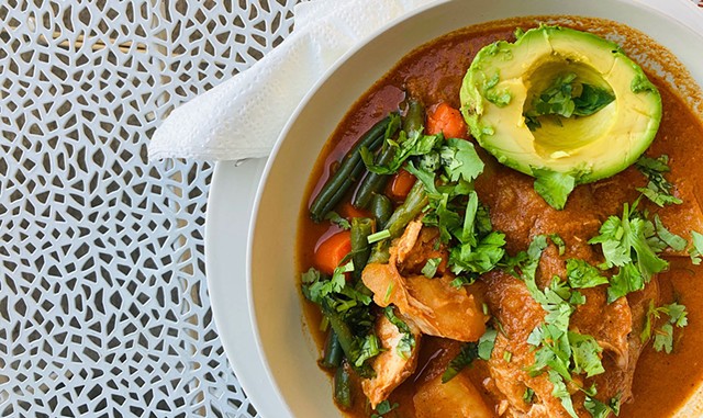 Pepián de pollo cuisiné par Wendy Girón - AVEC L'AUTORISATION DE V SMILEY