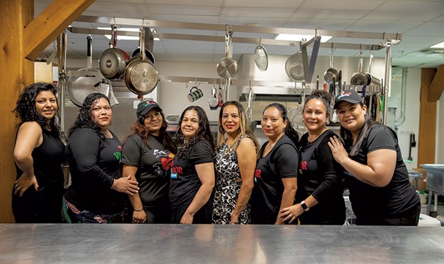 Viva el Sabor, de gauche à droite : Alejandra Perez, Magnolia González, Elizabeth Martinez, Maria Martinez, Matilda Fuentes, Catalina Ramírez Martínez, Alicia Rodriguez et Wendy Girón - AVEC L'AUTORISATION DE ZVD PHOTOGRAPHIE