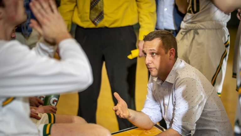 Un ancien enseignant acquitté des accusations d'agression sexuelle après son procès