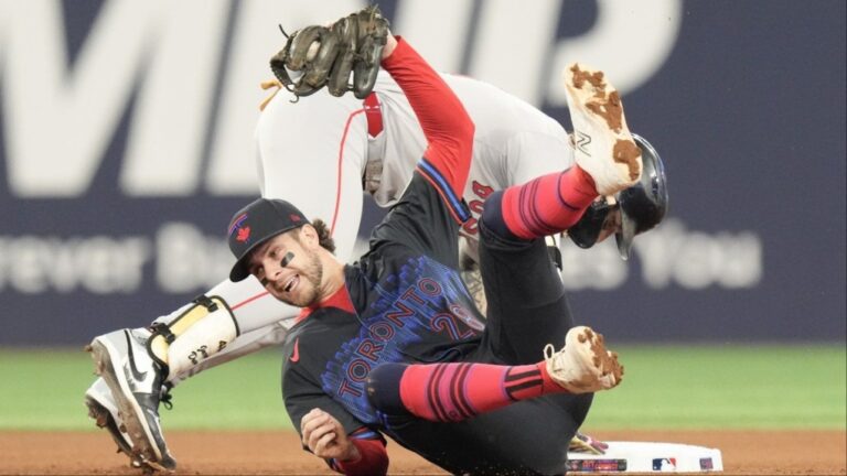Les Red Sox gardent espoirs de playoffs en battant les Blue Jays 4-1