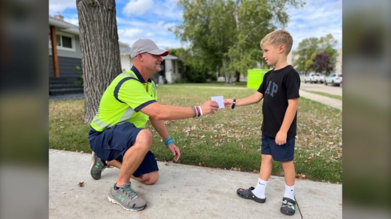 Comment les employés de la poste de Winnipeg font leur travail jusqu'au bout