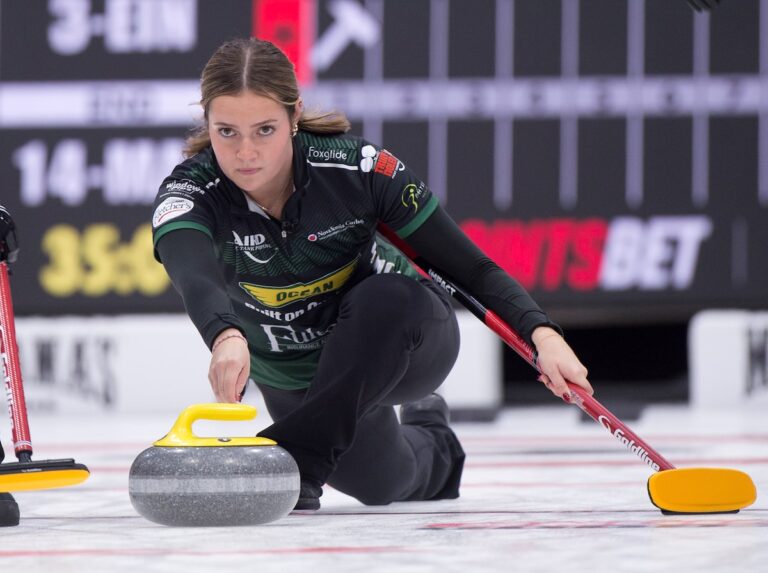 Allyson MacNutt bat Kerri Einarson 8-6 au curling PointsBet Invitational