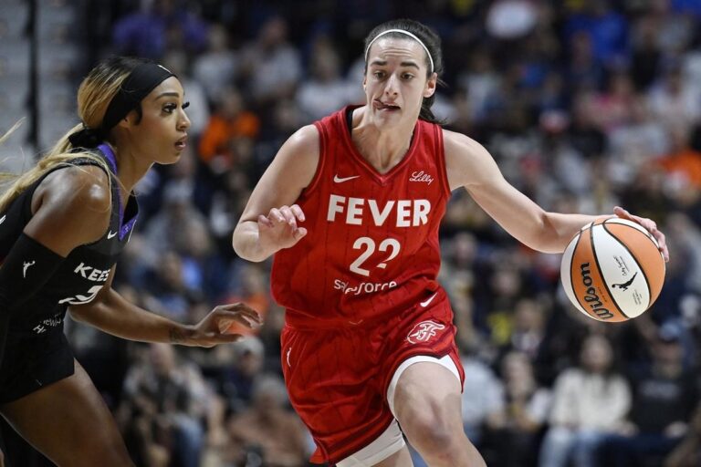 Alyssa Thomas aide le Connecticut Sun à éliminer Caitlin Clark et l'Indiana Fever des séries éliminatoires